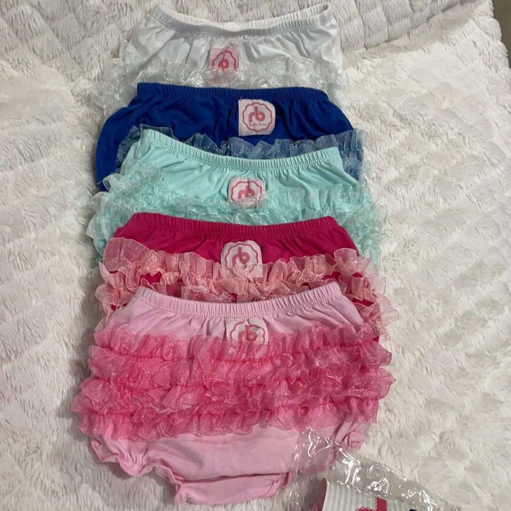 XXX SOLD XXX 
Ruffle buns diaper covers bloomers EUC and NWT